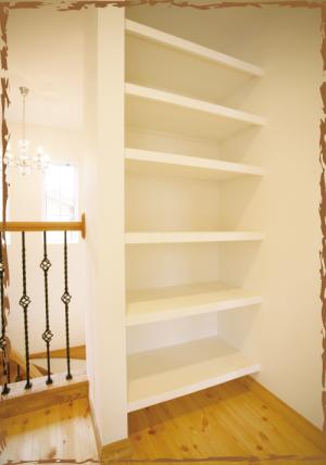 階段横の収納スペース